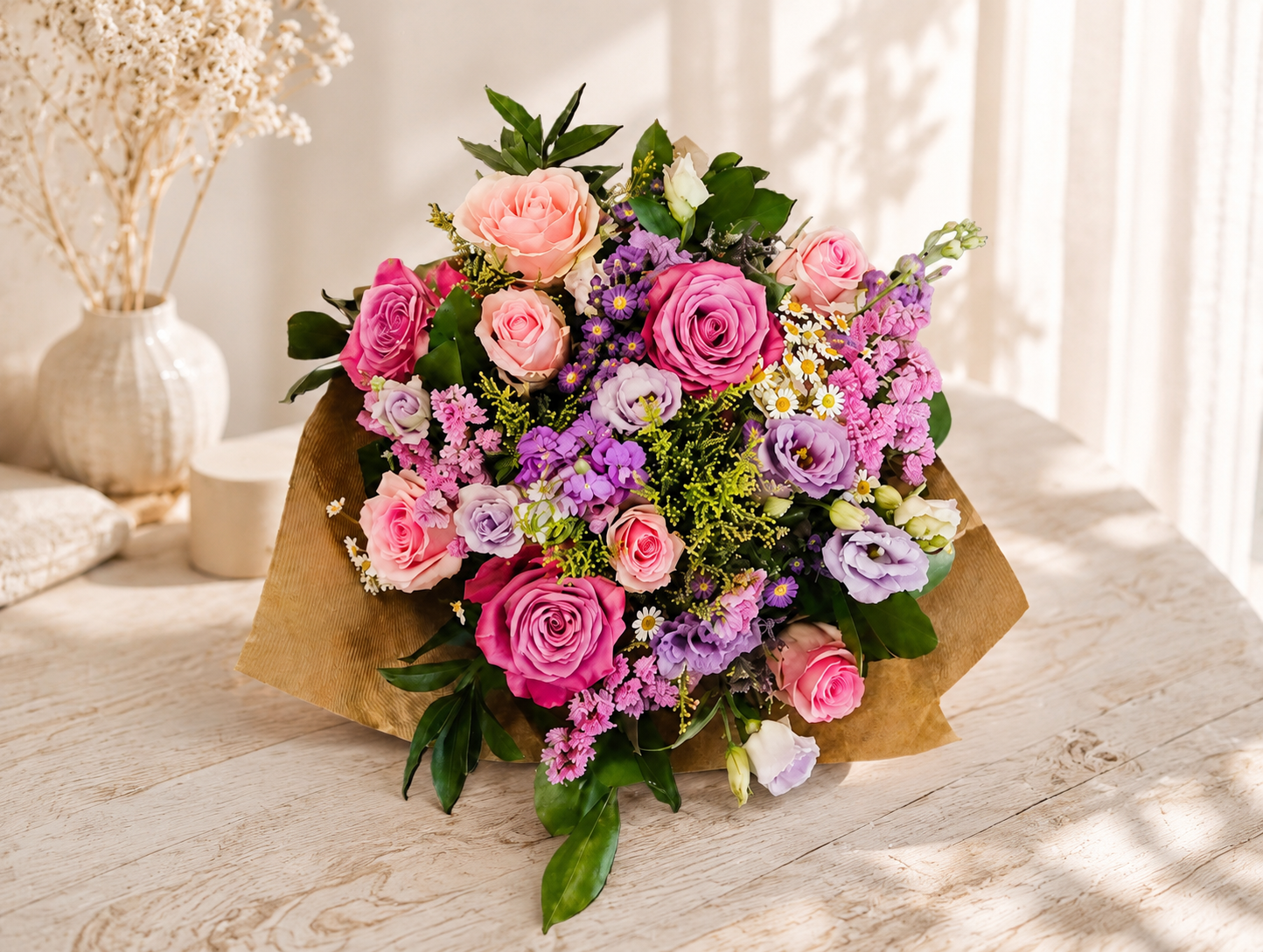 Kytice Růže a Eustoma s lučním kvítím – Kladno